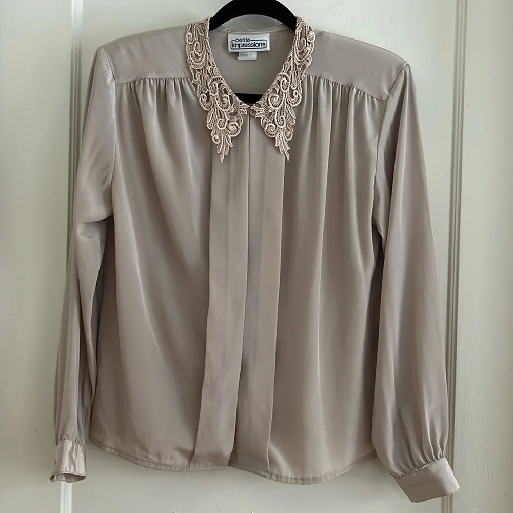 Vintage Tan Embroidered Collar Pleated Front Hidden Button Down Blouse 8P - Picture 2 of 11